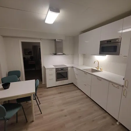 - White House Apartment *